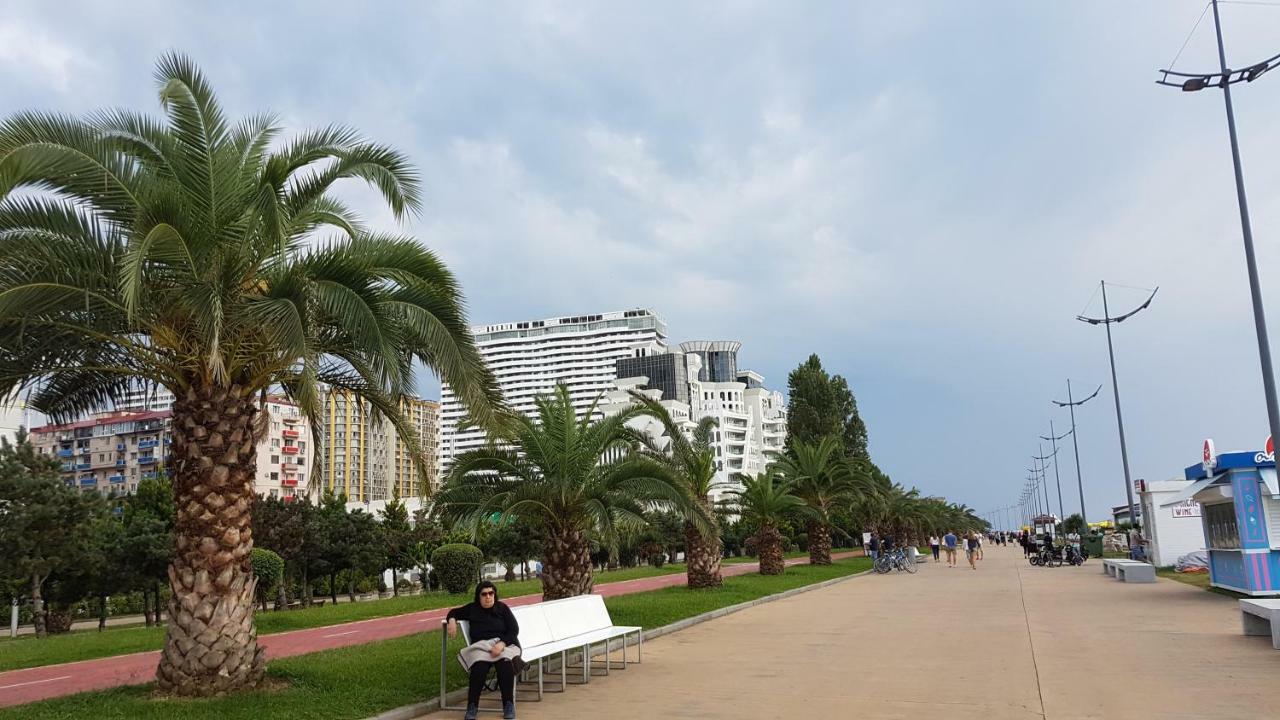 Deluxe Hotel Room In The Heart Of Batumi Orbi City A Block Exterior foto